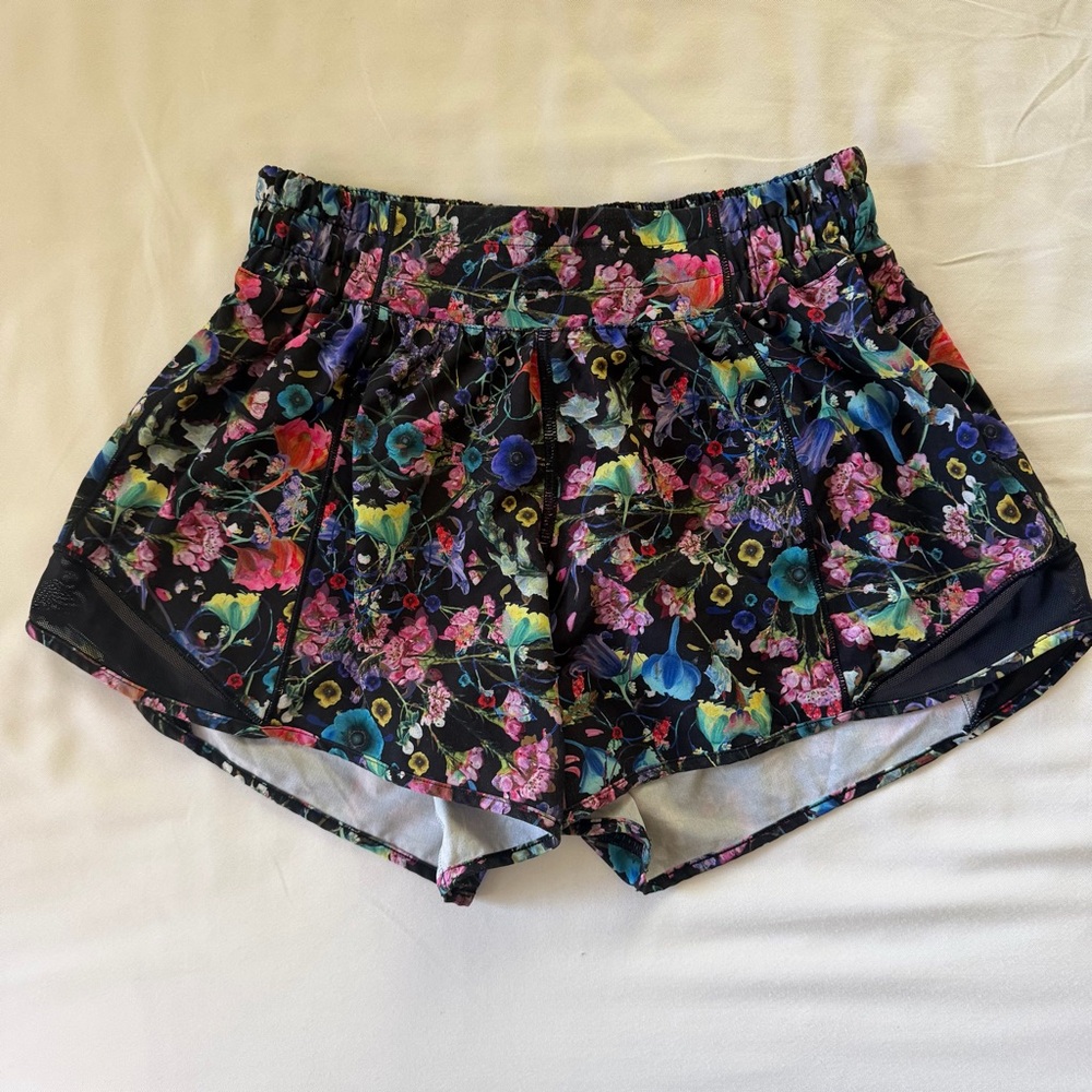 Lululemon Hotty Hot Low Rise *unlined* Shorts Flowerscope